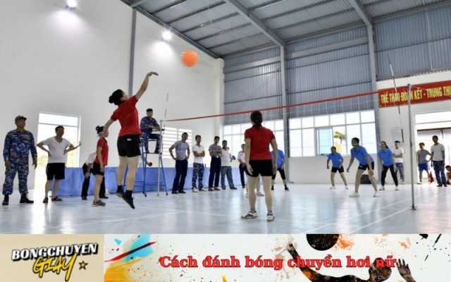 Cách đánh bóng chuyền hơi nữ